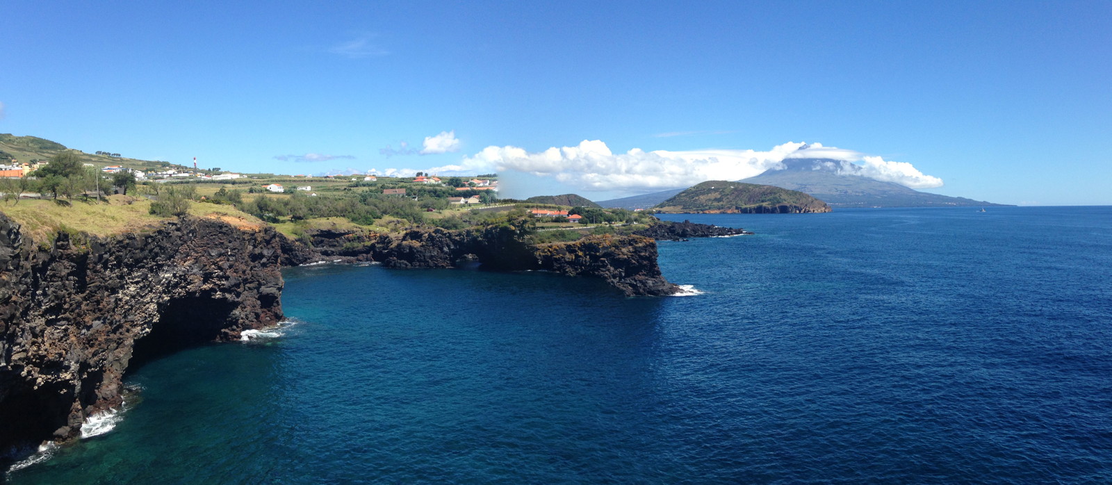 Point de vue vers l'île de Pico